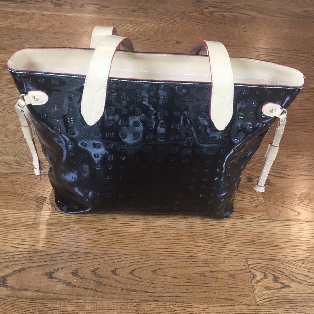 EUC Arcadia patent leather logo tote